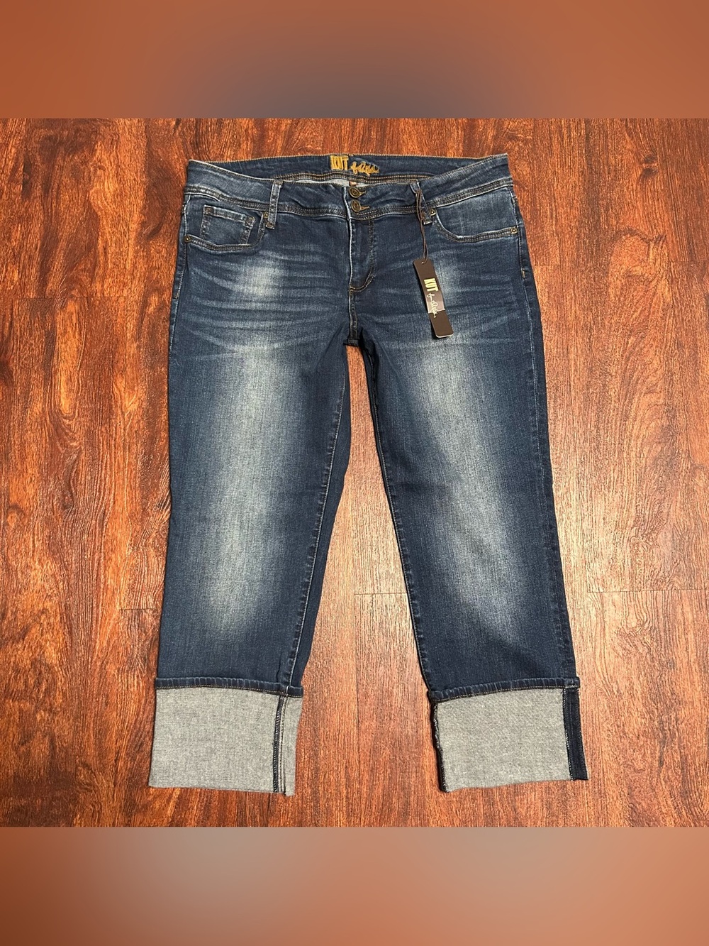 KUT Dark Wash Cuffed Women’s Jean
Capris - Peddle Pushers NWT